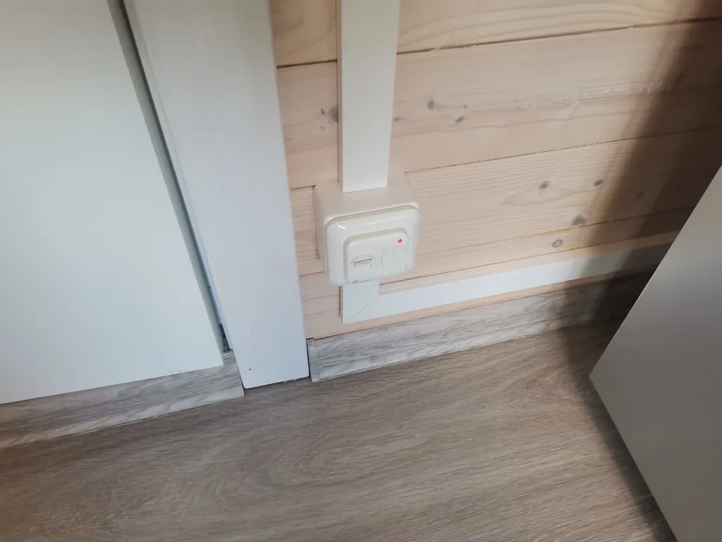 Дом с садом между лесом и рекой