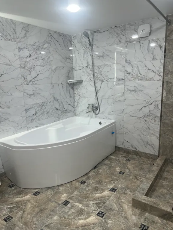 Уютная комната с видом на палисадник