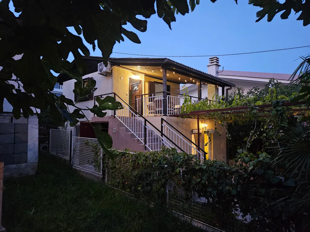 MonteBar2 часть дома на втором этаже с отдельным входом