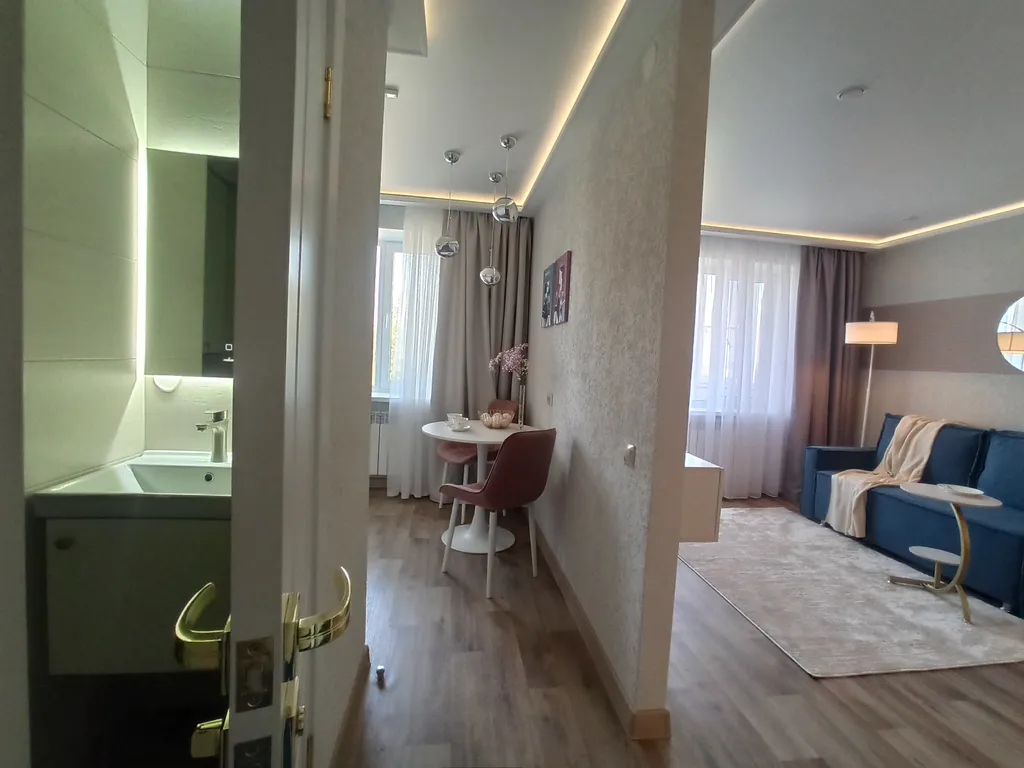 У аэропорта