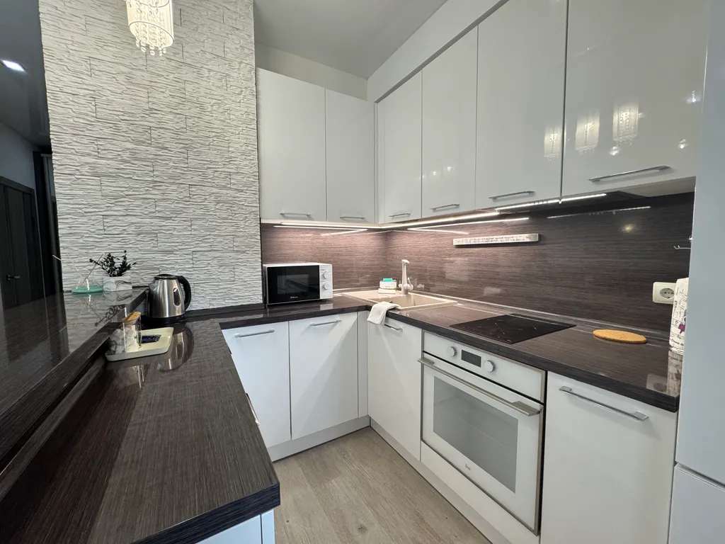 Ухоженная квартира в 7 минутах на авто от Горного Воздуха и площади Победы