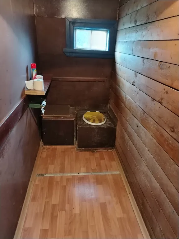 Частично благоустроенный дом в городе