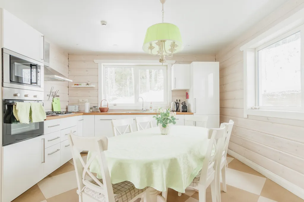 Коттедж с 5 спальнями, сауной и камином