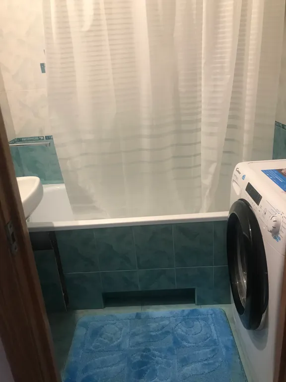 Уютная двухкомнатная квартира в центре ! Водстрой! 
Горячая вода есть!