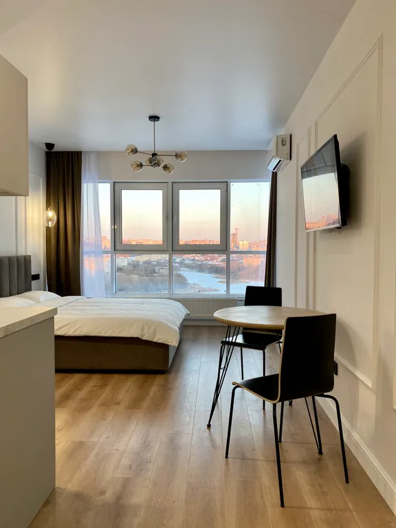 Студия с панорамными окнами