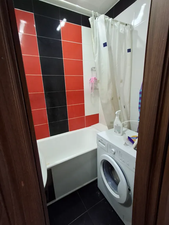 Уютная просторная квартира в центре города с видом на озеро и горы