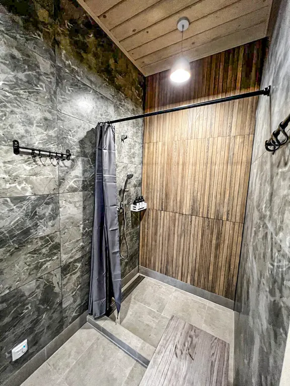 Уютный коттедж БарнХаус с сауной (включена) и сибирским чаном