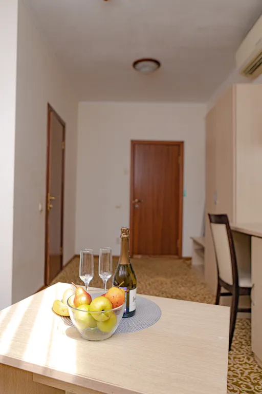 411 Alliance Apartments на Летней, 50