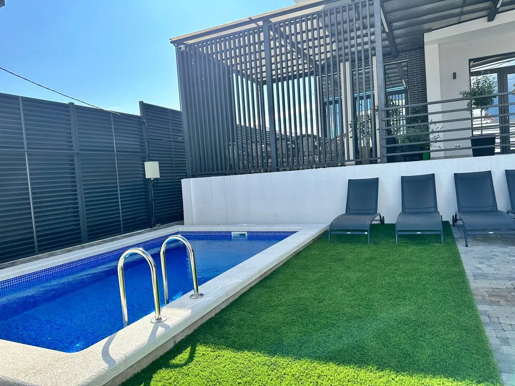 Коттедж Дом с бассейном с видом на горы — аренда посуточно в Геленджик