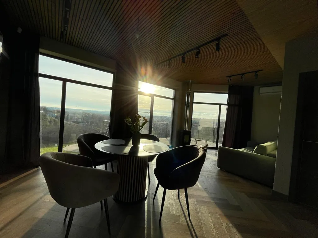 Панорамный дом с террасой