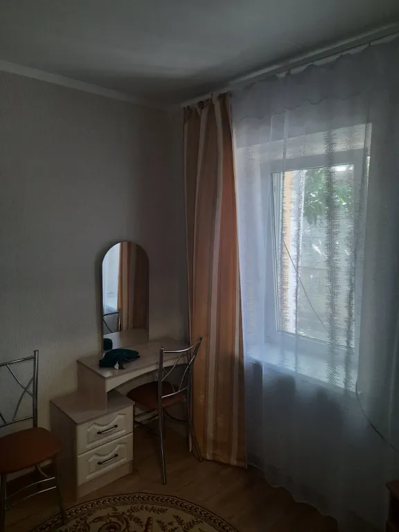 Номер с кухней в центре города со своим двориком