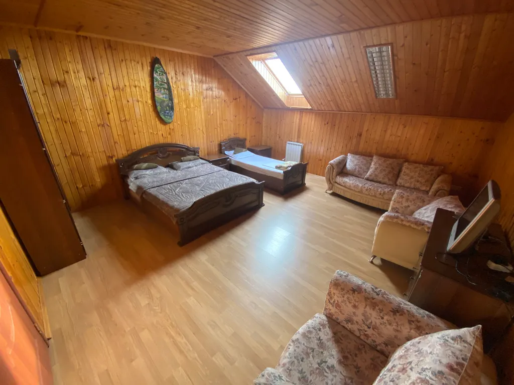 Коттедж Коттедж с сауной и бассейном — Красный