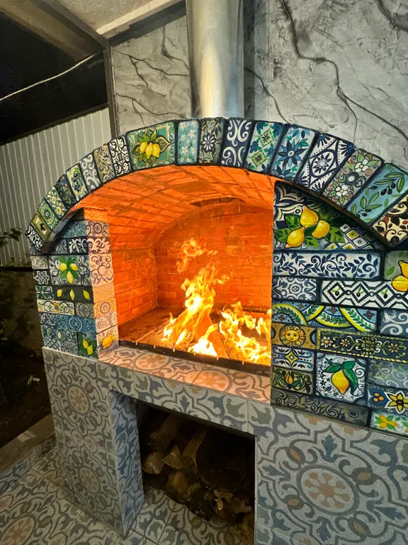 Уютный дом с бассейном и печью