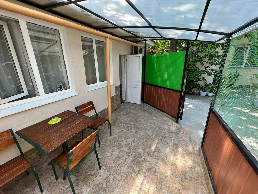 Коттедж Однокомнатный дом с уютным двориком — Евпатория