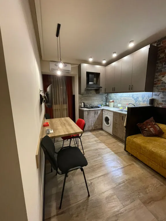 Просторная, светлая квартира с двумя спальнями, малый центр