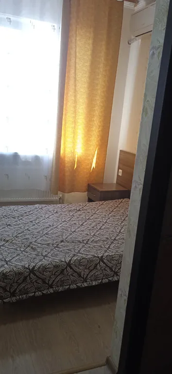 С своей душевой комнатой и кондиционером