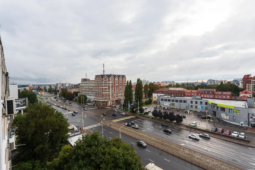 Уютная квартира с двумя балконами в центре рядом с Островом Канта