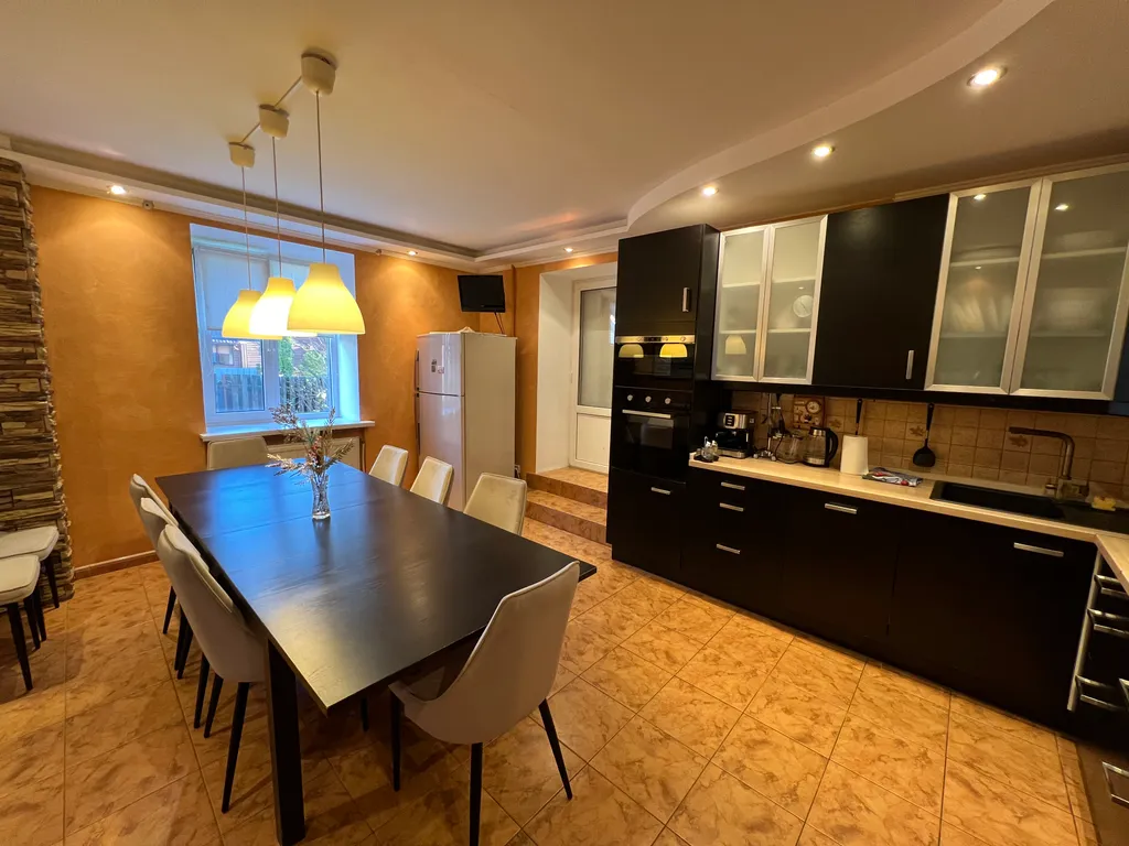 Уютный большой коттедж в живописном, тихом месте рядом с городом