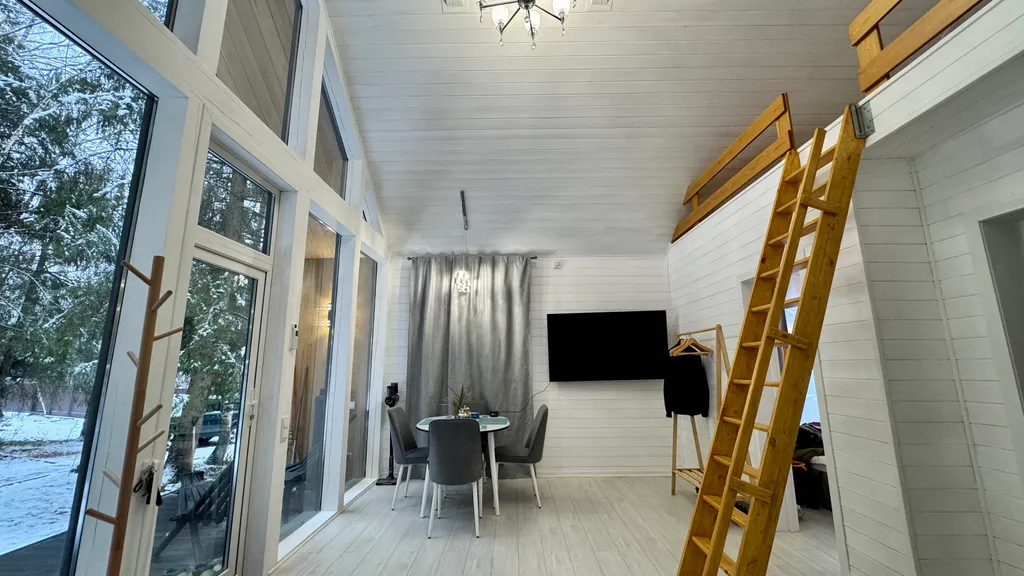 Дом с сибирским банным чаном в лесу