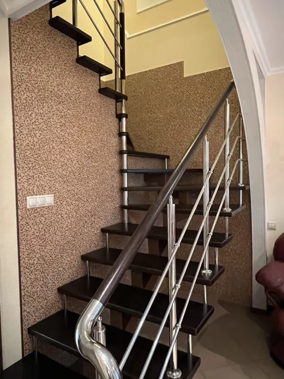 Таунхаус на береговой линии песчаного пляжа с бассейном