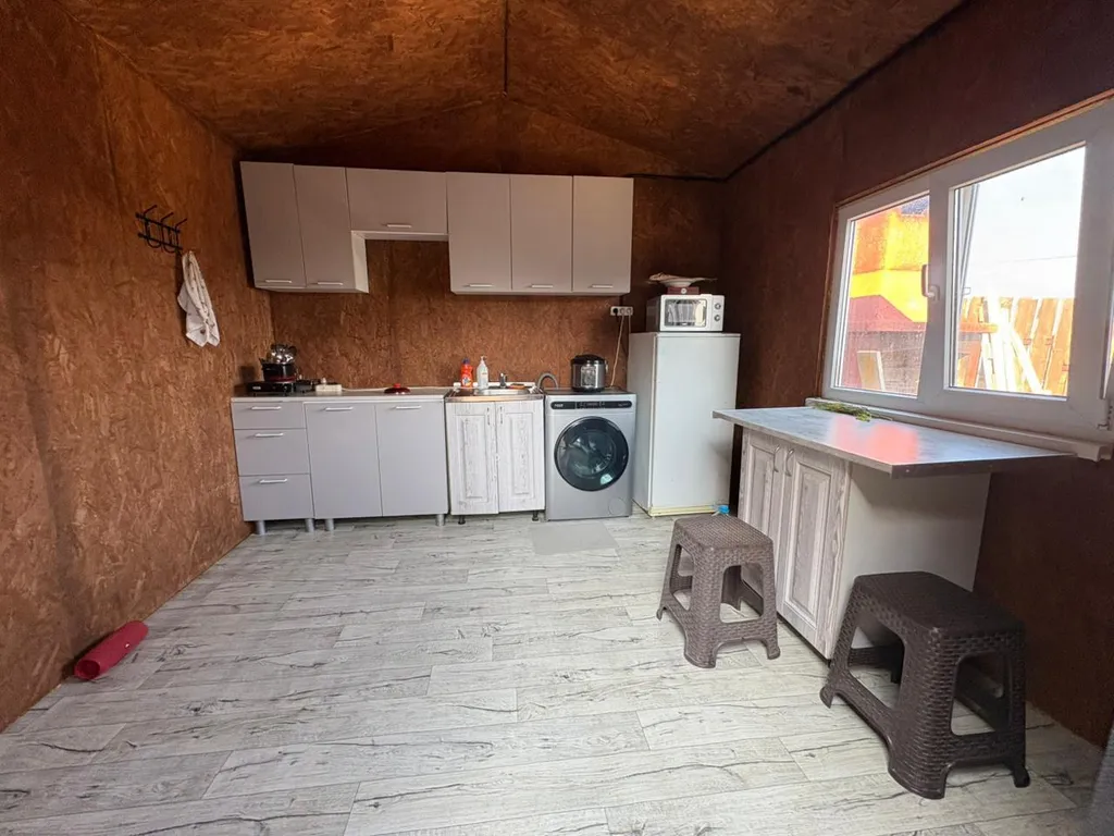 Сдаётся комната на 4 человека со всеми удобствами.