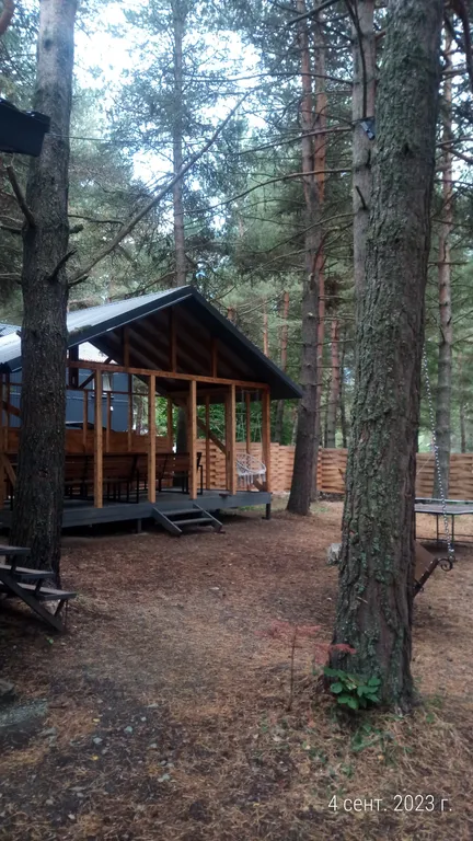 Коттедж с отдельной территорией