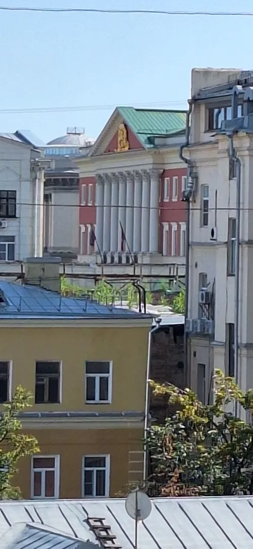 Вид на мэрию на Тверской улице