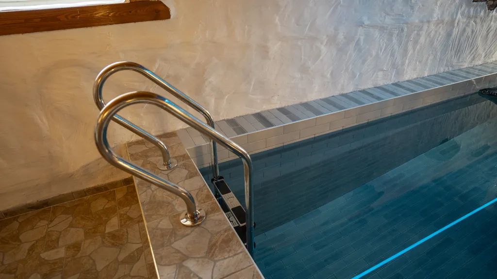 Уютный коттедж с теплым бассейном и большим чаном