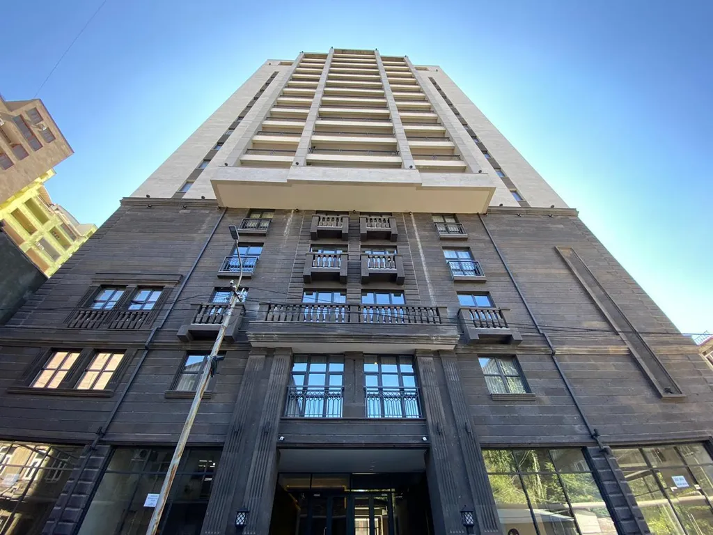 Просторная квартира в самом центре Еревана с балконом