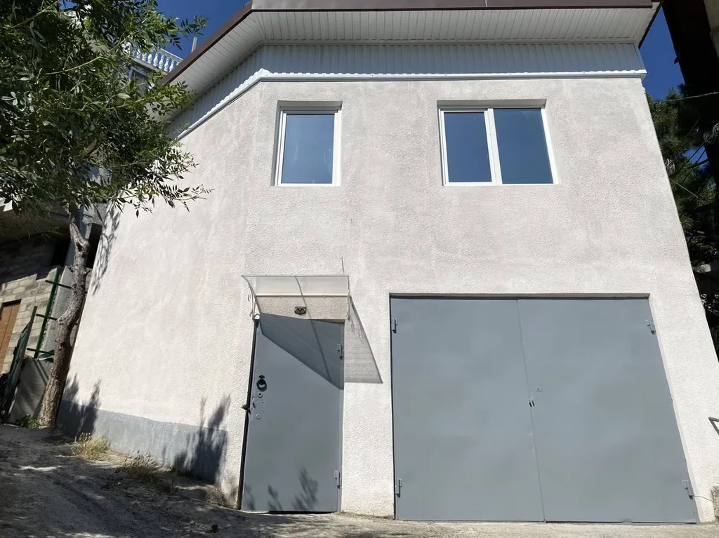 Отдельный дом с двором