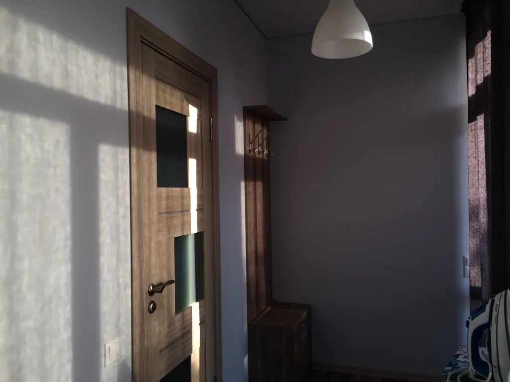 Двухкомнатные апартаменты на первом этаже в частном доме