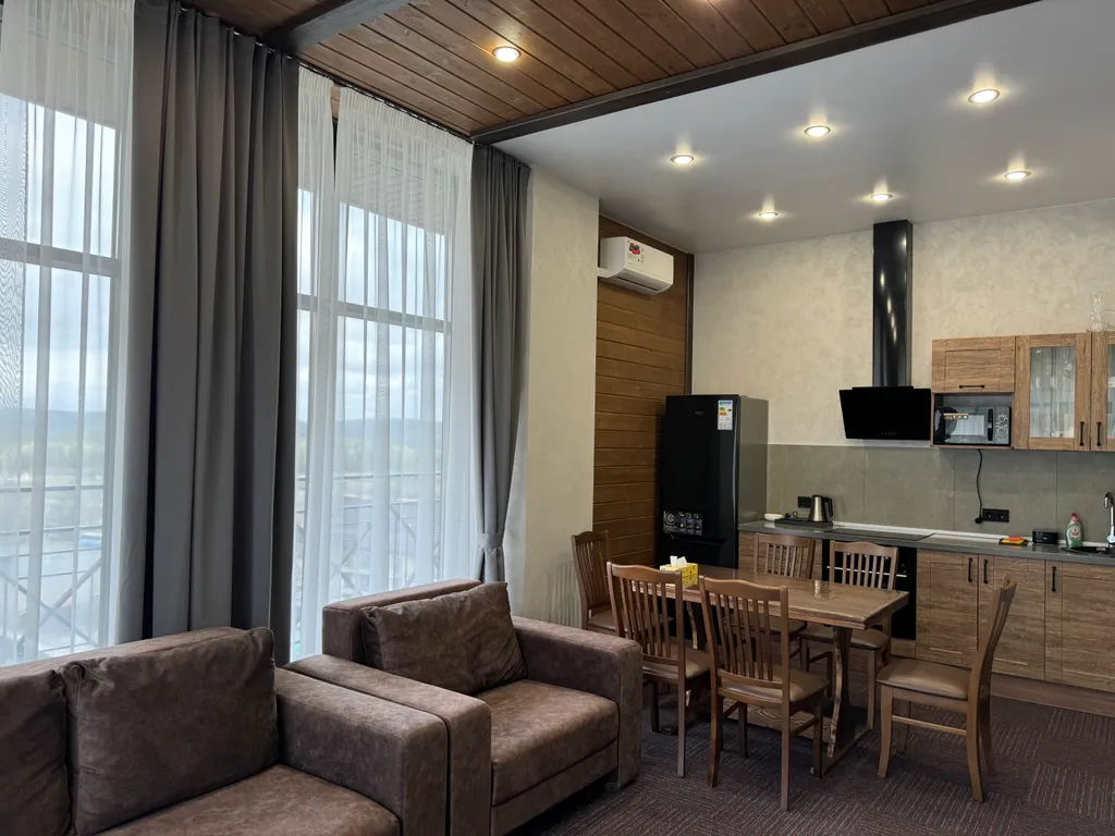 Студия и спальня с панорамными окнами