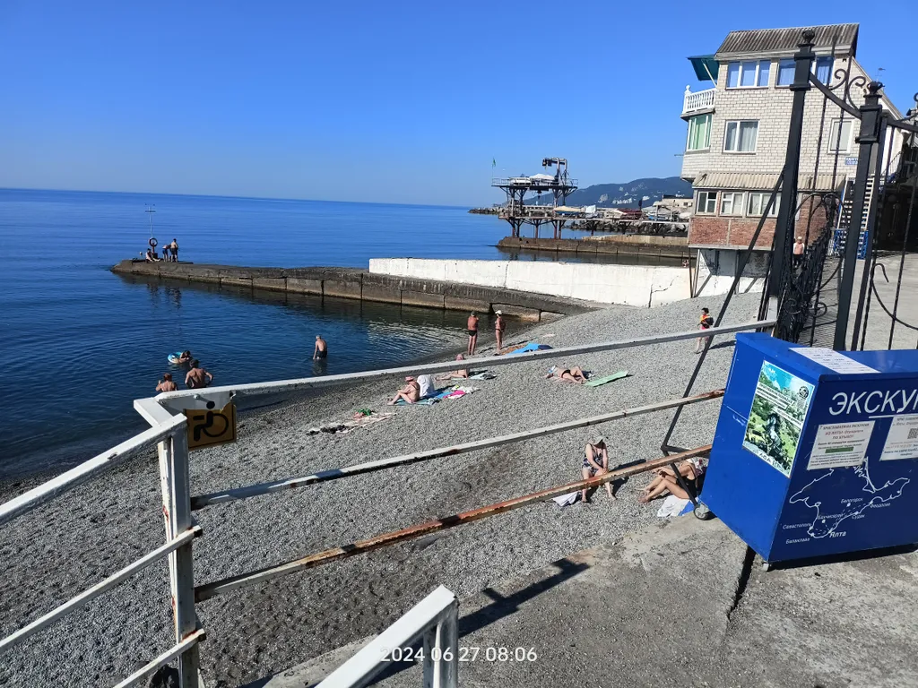 Уютный домик около моря