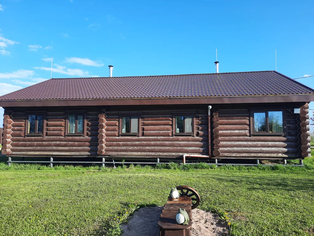 Гостевой дом в яблоневом саду из бревен Карельской сосны