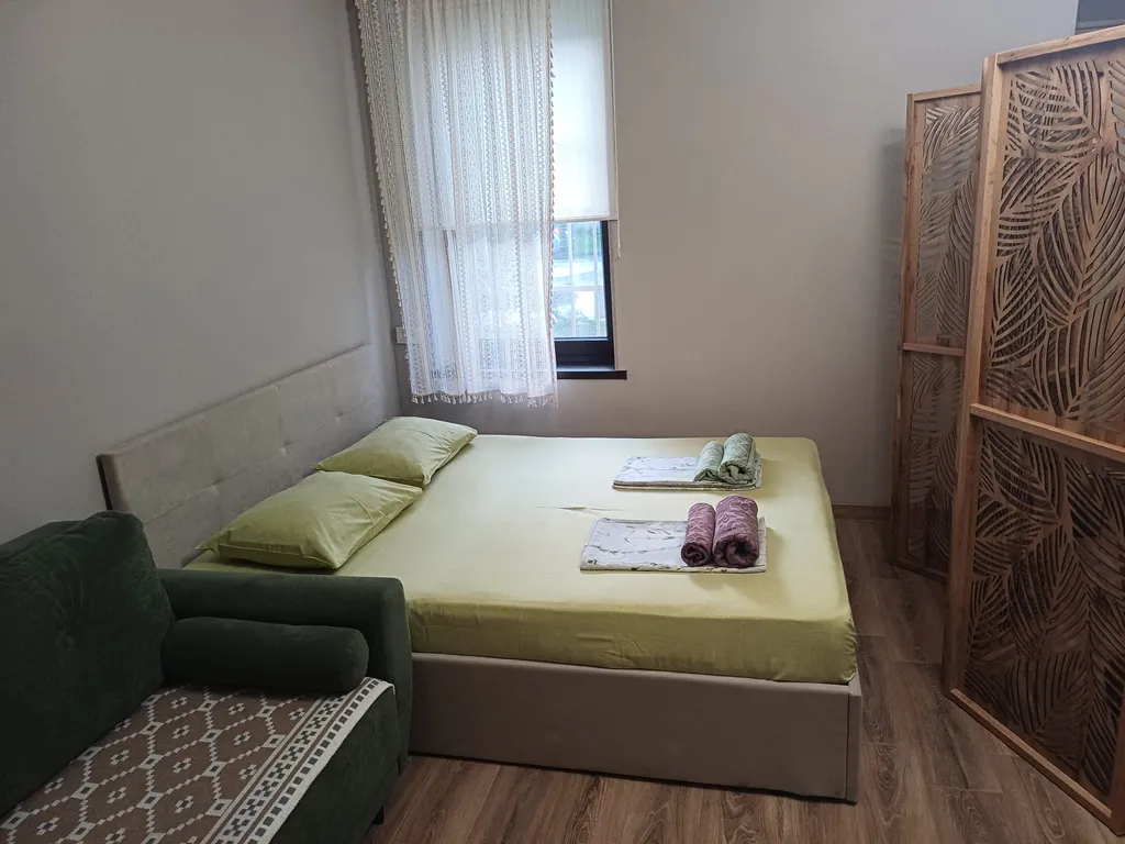 Коттедж Новый апарт-домик с выходом на уютный балкон в 5 минутах от моря — Сухум