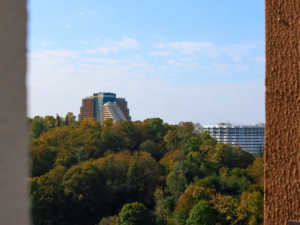 Современная, новая квартира с видом на горы