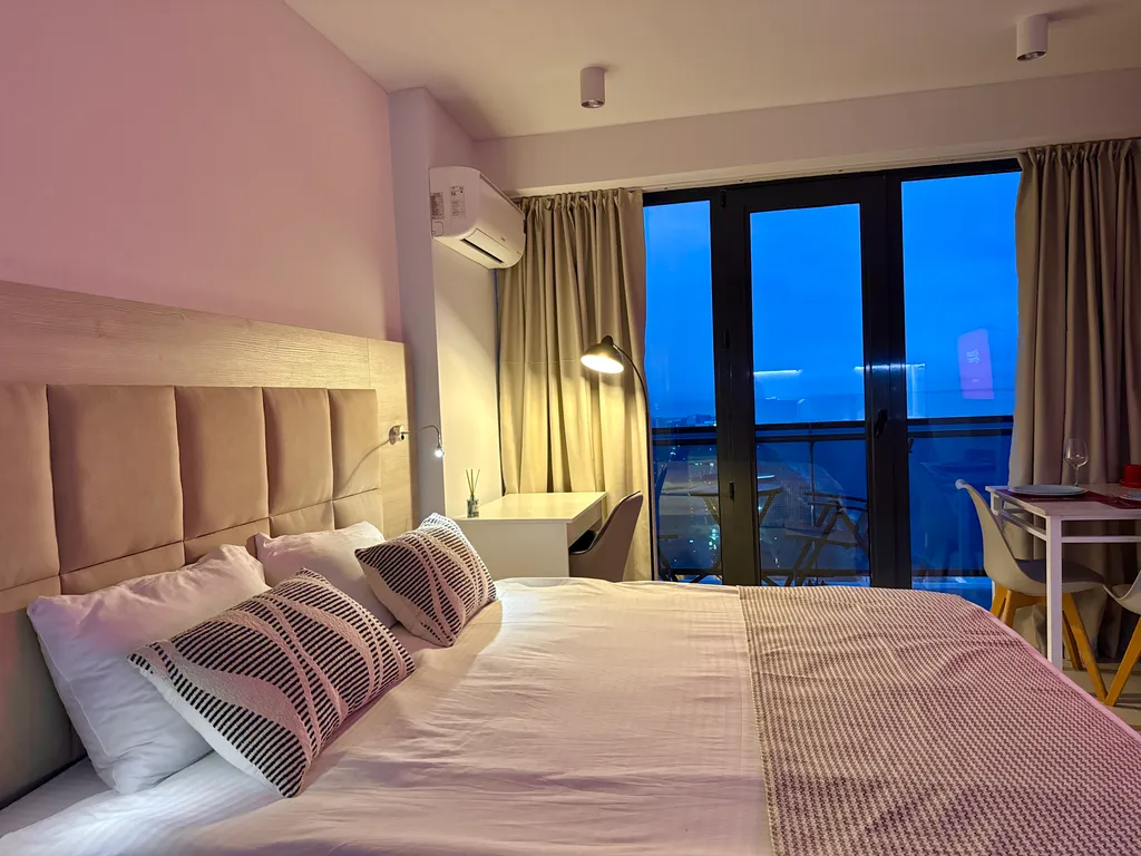 Солнечная студия на берегу моря