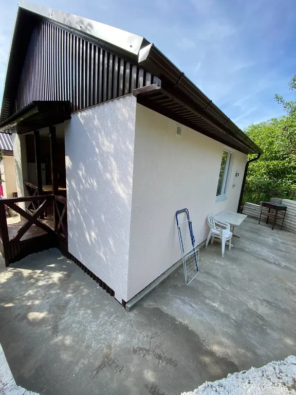 Уютный домик у сада