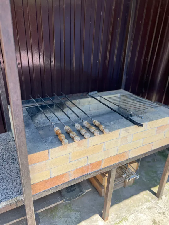 Домик у моря с двориком, мангалом, грилем и тандыром