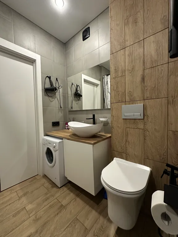 Студия с дизайнерским ремонтом