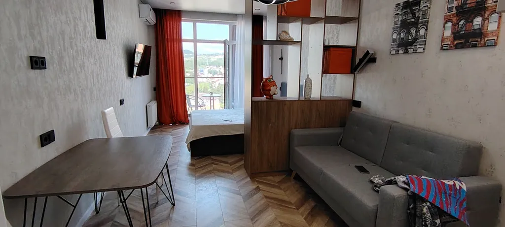 Студия с видом на горы