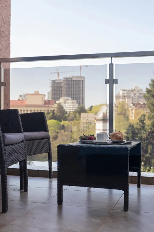 Двухкомнатные апартаменты с балконом рядом с морем