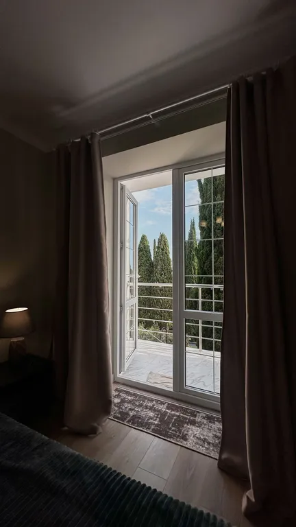 Апартаменты класса люкс с видом на море и горы в центре города