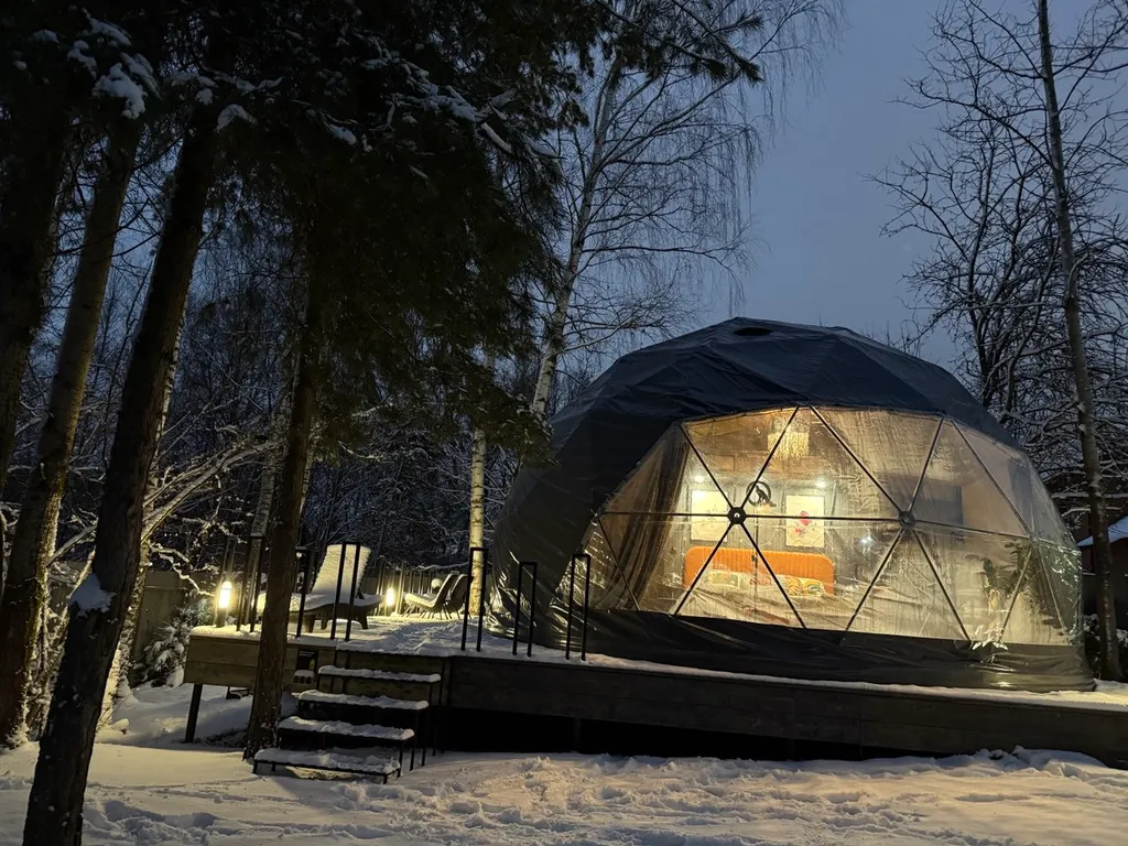 Новая сфера для глэмпинга Бёрд&Self vibe с дизайнерским интерьером