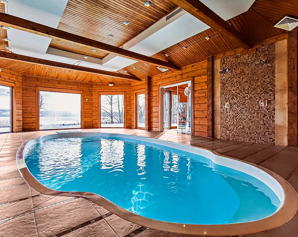 Уютный дом на берегу озера с тёплым бассейном на территории Порт Тихий