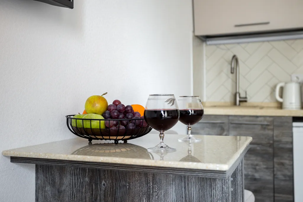 Стильная студия с балконом у метро