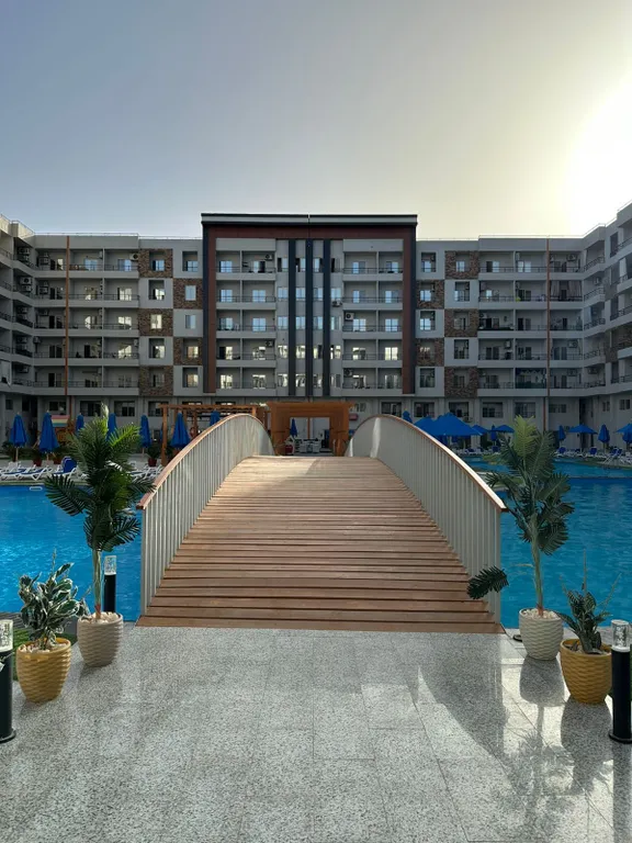 Апартаменты с личным пляжем и бассейном