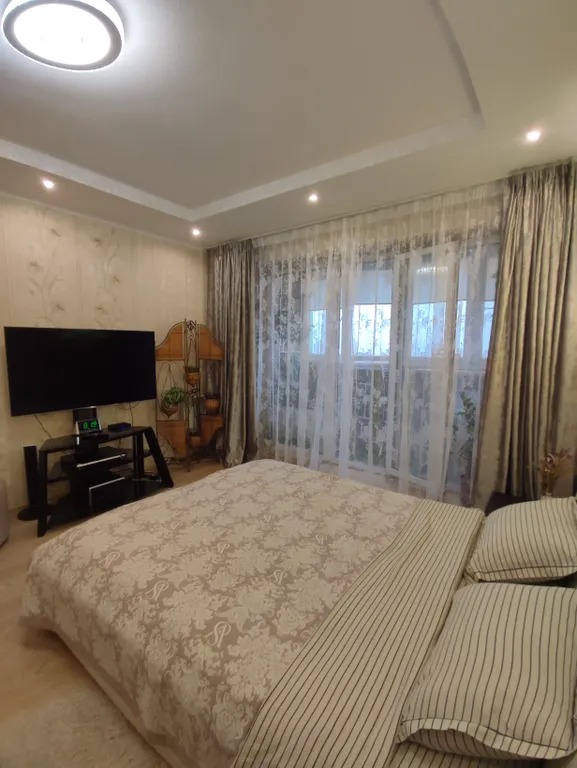 Трешка в центре города с охраняемой парковкой