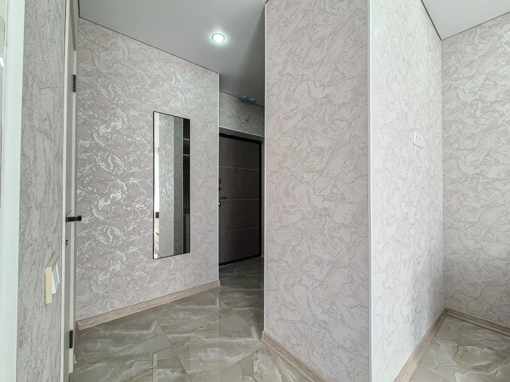 Просторная студия с балконом