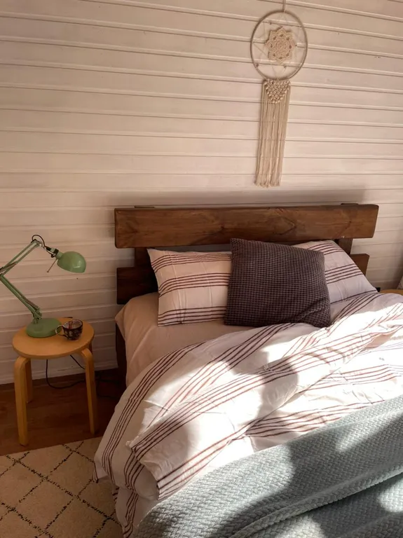 Домик у снежных вершин